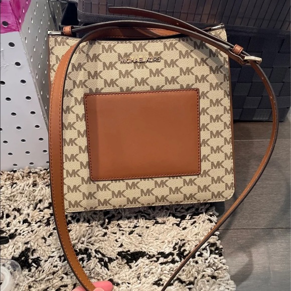 Michael Kors Handbags - Michael Kors Crossbody NWT